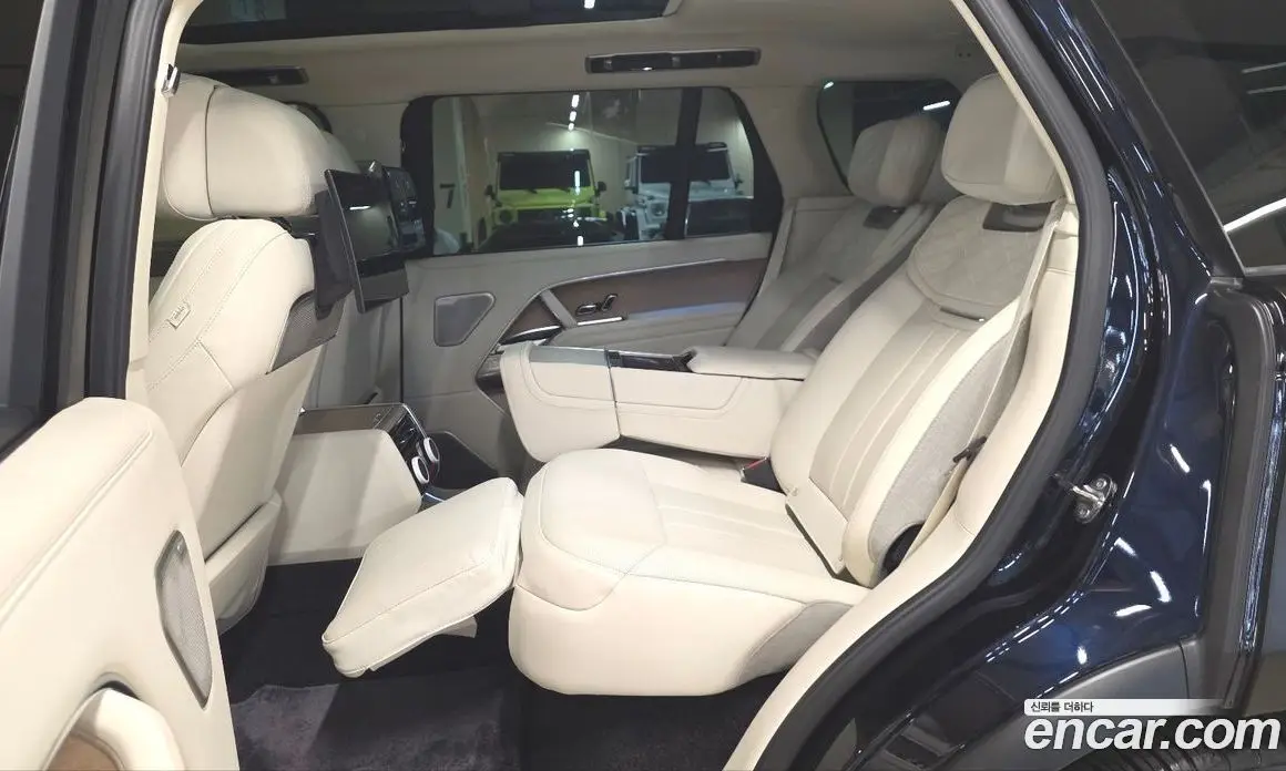 Land Rover Range Rover 2023 4.4 автомат (гидро), фото 17