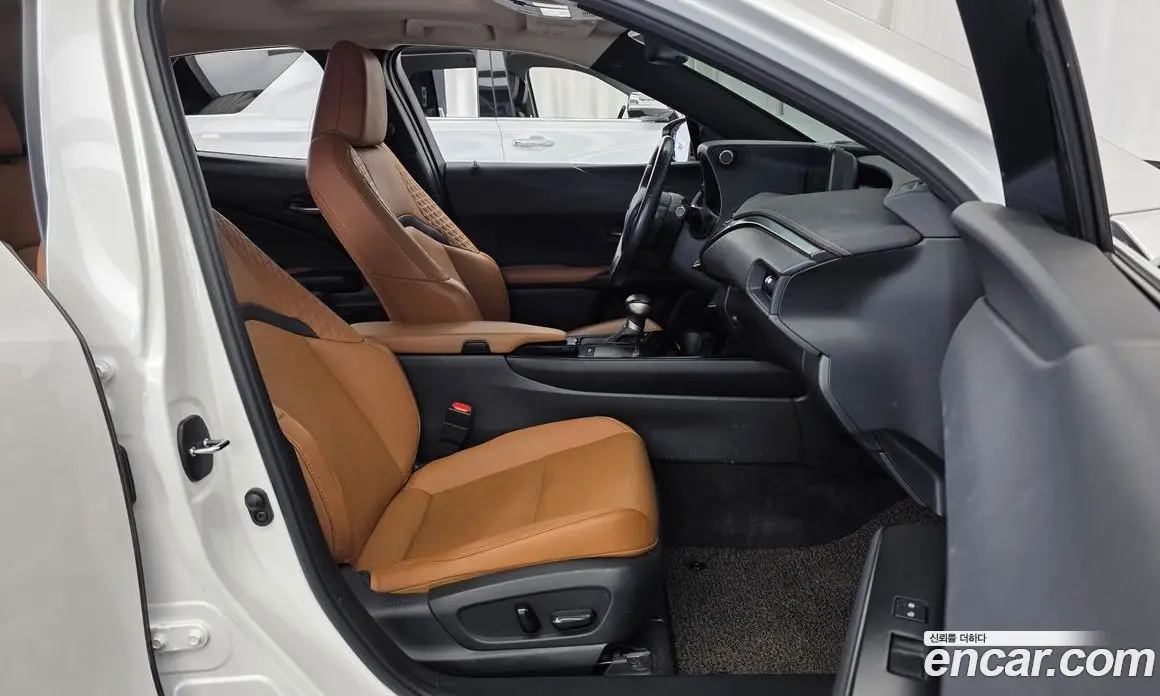 Lexus UX 2019 2.0 автомат (гидро), фото 11 Lexus UX 2019 2.0 автомат (гидро), фото 11