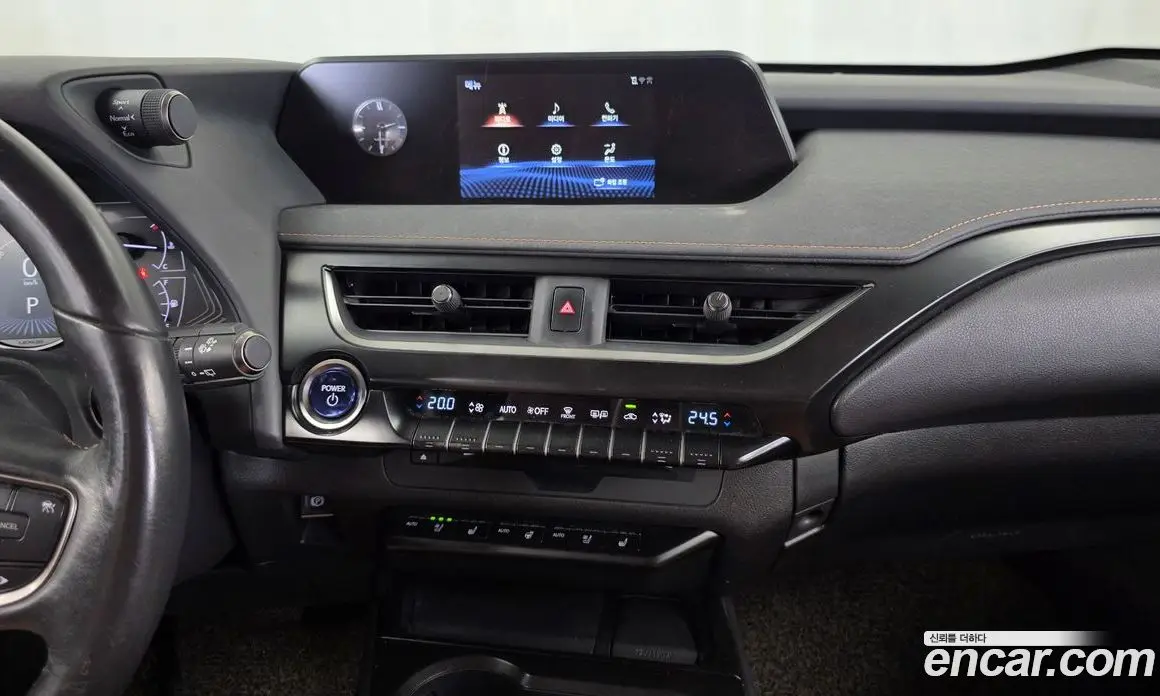 Lexus UX 2019 2.0 автомат (гидро), фото 14 Lexus UX 2019 2.0 автомат (гидро), фото 14