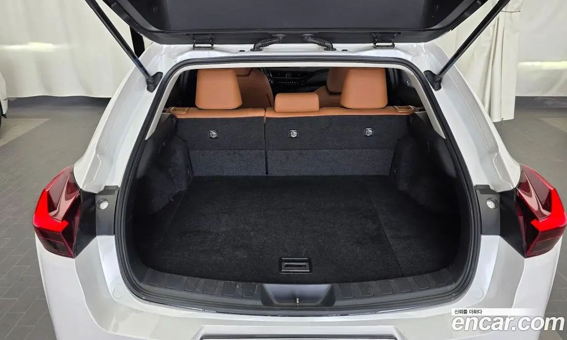 Lexus UX 2019 2.0 автомат (гидро), фото 20 Lexus UX 2019 2.0 автомат (гидро), фото 20