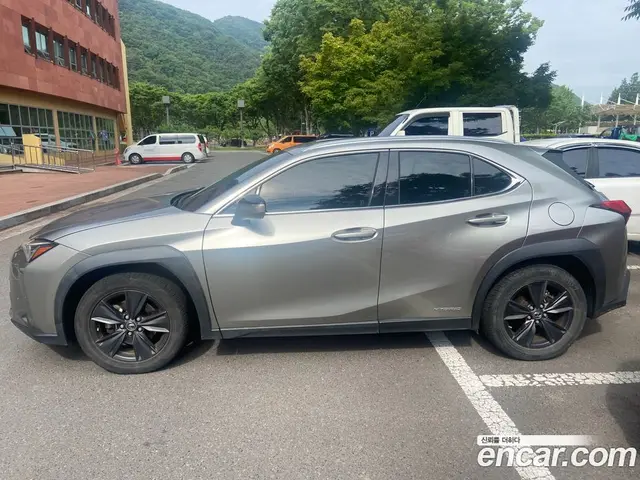 Lexus UX 2019 2.0 автомат (вариатор), миниатюра 2 Lexus UX 2019 2.0 автомат (вариатор), миниатюра 2