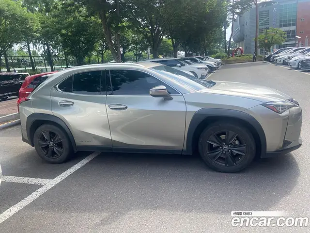 Lexus UX 2019 2.0 автомат (вариатор), миниатюра 10 Lexus UX 2019 2.0 автомат (вариатор), миниатюра 10
