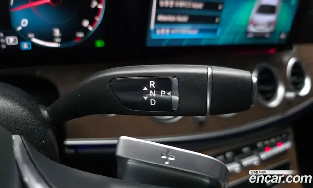 Mercedes-Benz E-Class 2023 2.0 гидро, миниатюра 12