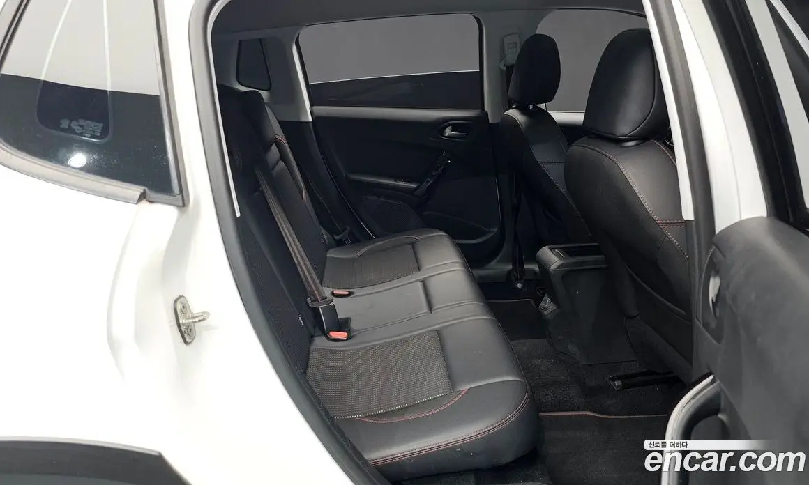 Peugeot 2008 2017 1.6 автомат (гидро), фото 11
