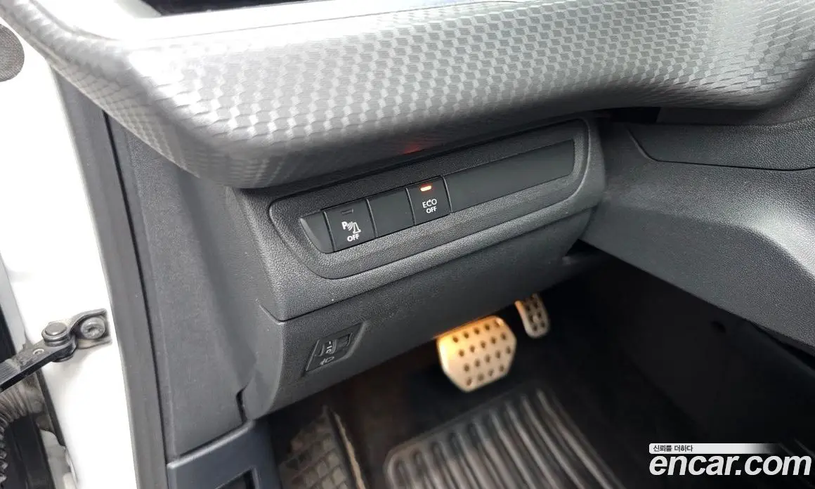 Peugeot 2008 2017 1.6 автомат (гидро), фото 18