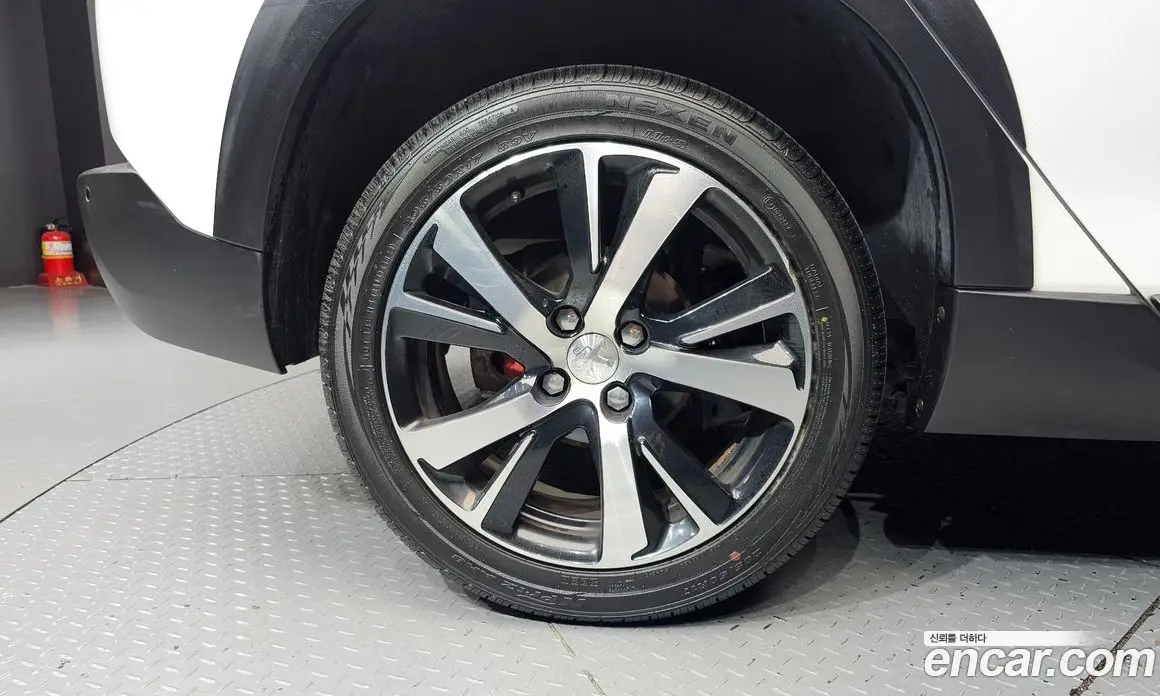 Peugeot 2008 2017 1.6 автомат (гидро), фото 5