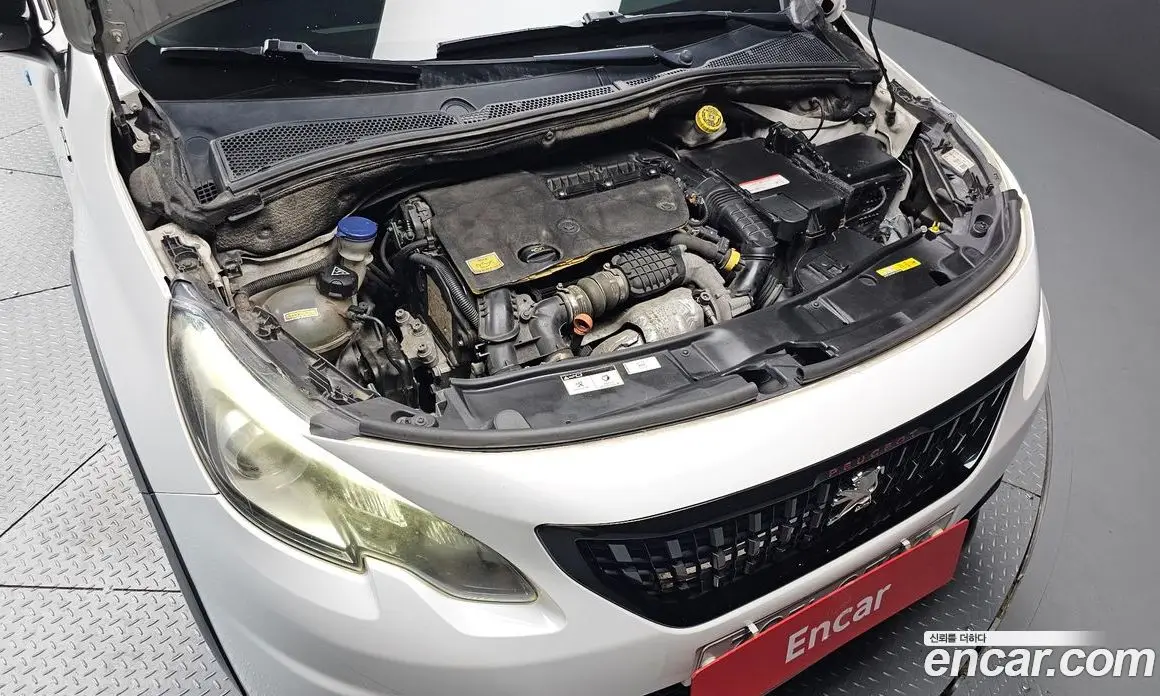 Peugeot 2008 2017 1.6 автомат (гидро), фото 6