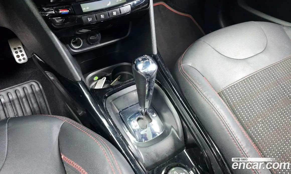 Peugeot 2008 2017 1.6 автомат (гидро), фото 9