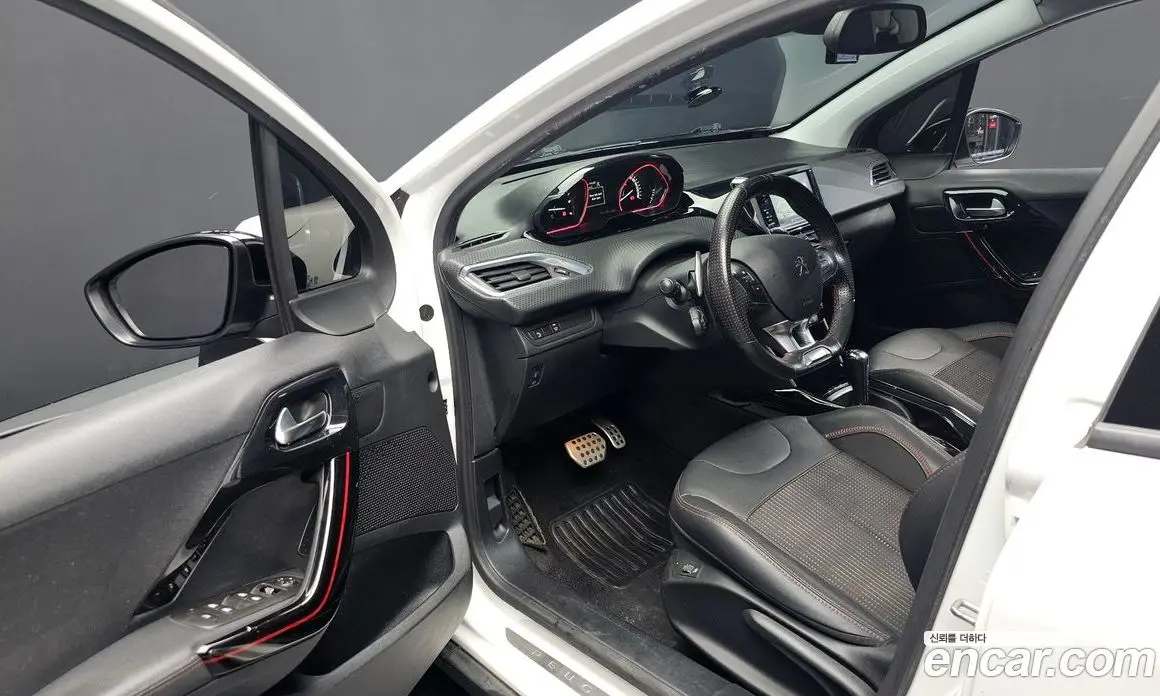 Peugeot 2008 2017 1.6 автомат (гидро), фото 10