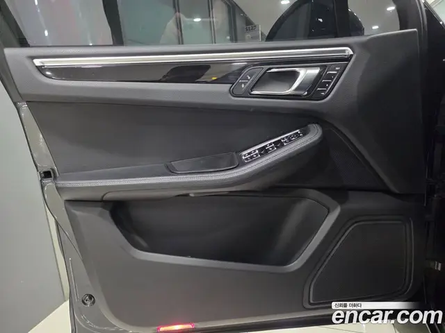 Porsche Macan 2018 2.0 автомат (гидро), миниатюра 12