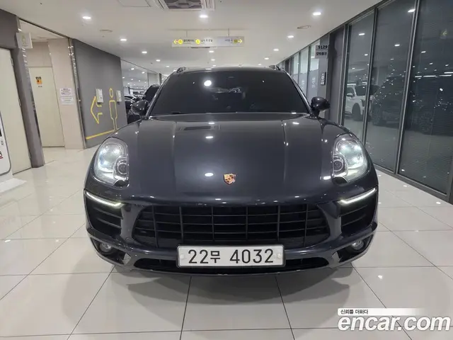 Porsche Macan 2018 2.0 автомат (гидро), миниатюра 3