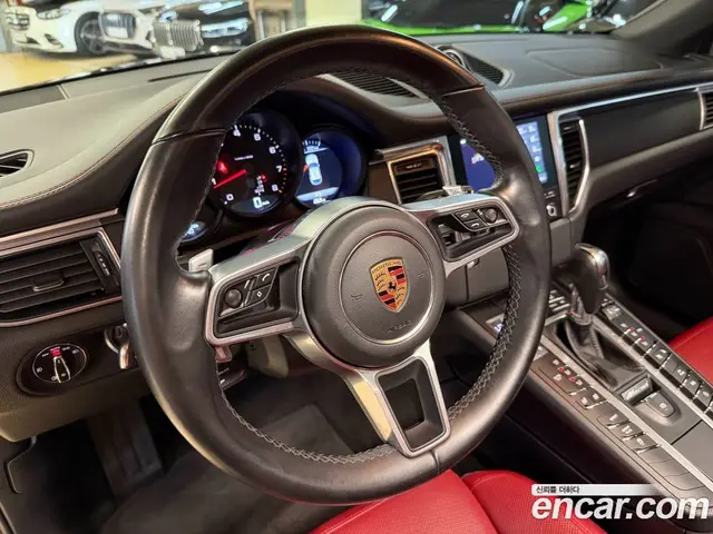 Porsche Macan 2018 2.0 автомат (гидро), миниатюра 9