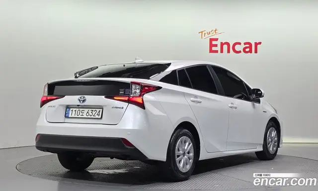 Toyota Prius 2021 1.8 автомат (гидро), миниатюра 2