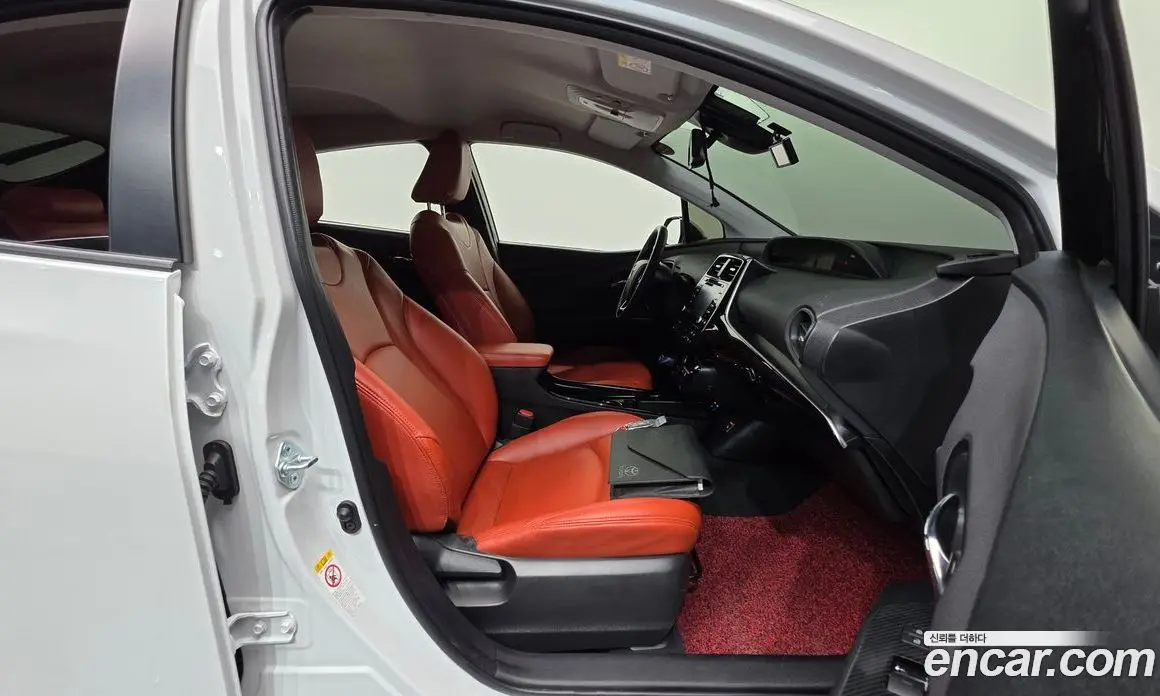 Toyota Prius 2021 1.8 автомат (гидро), фото 13