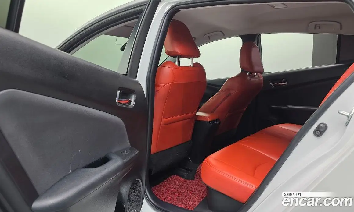 Toyota Prius 2021 1.8 автомат (гидро), фото 28