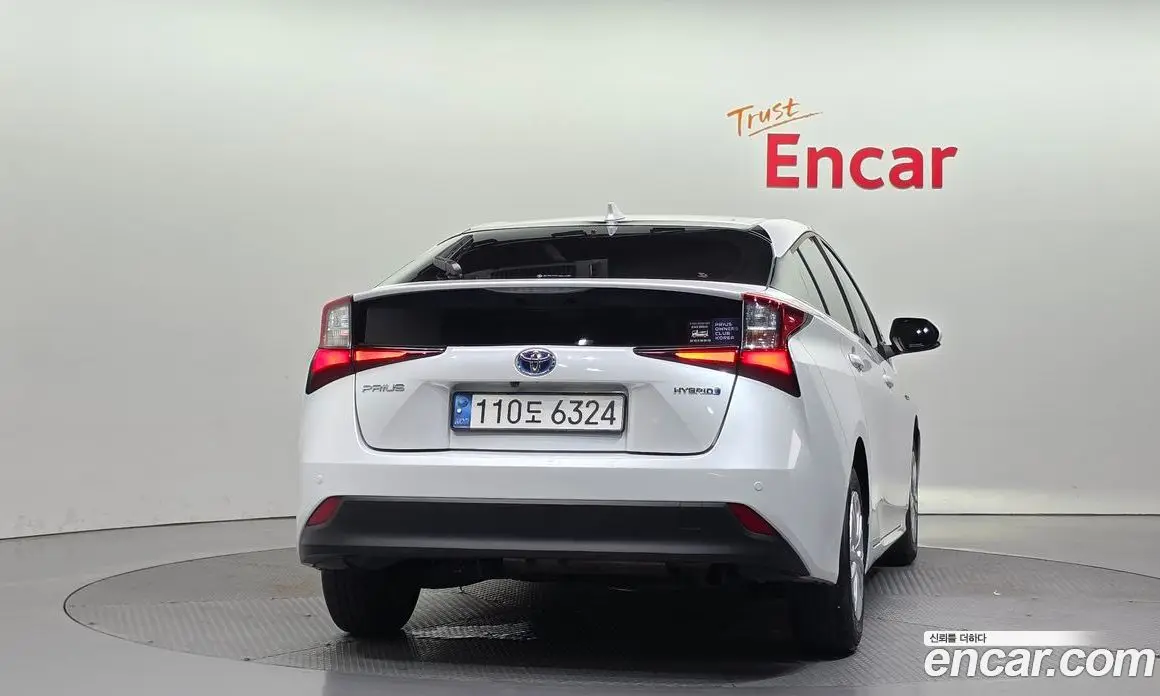 Toyota Prius 2021 1.8 автомат (гидро), фото 4