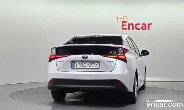 Toyota Prius 2021 1.8 автомат (гидро), миниатюра 4