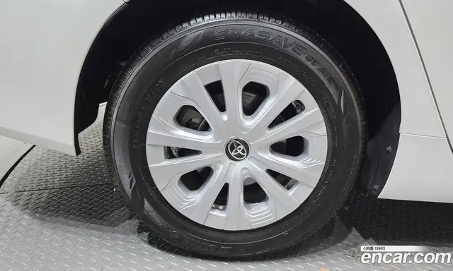 Toyota Prius 2021 1.8 автомат (гидро), миниатюра 5
