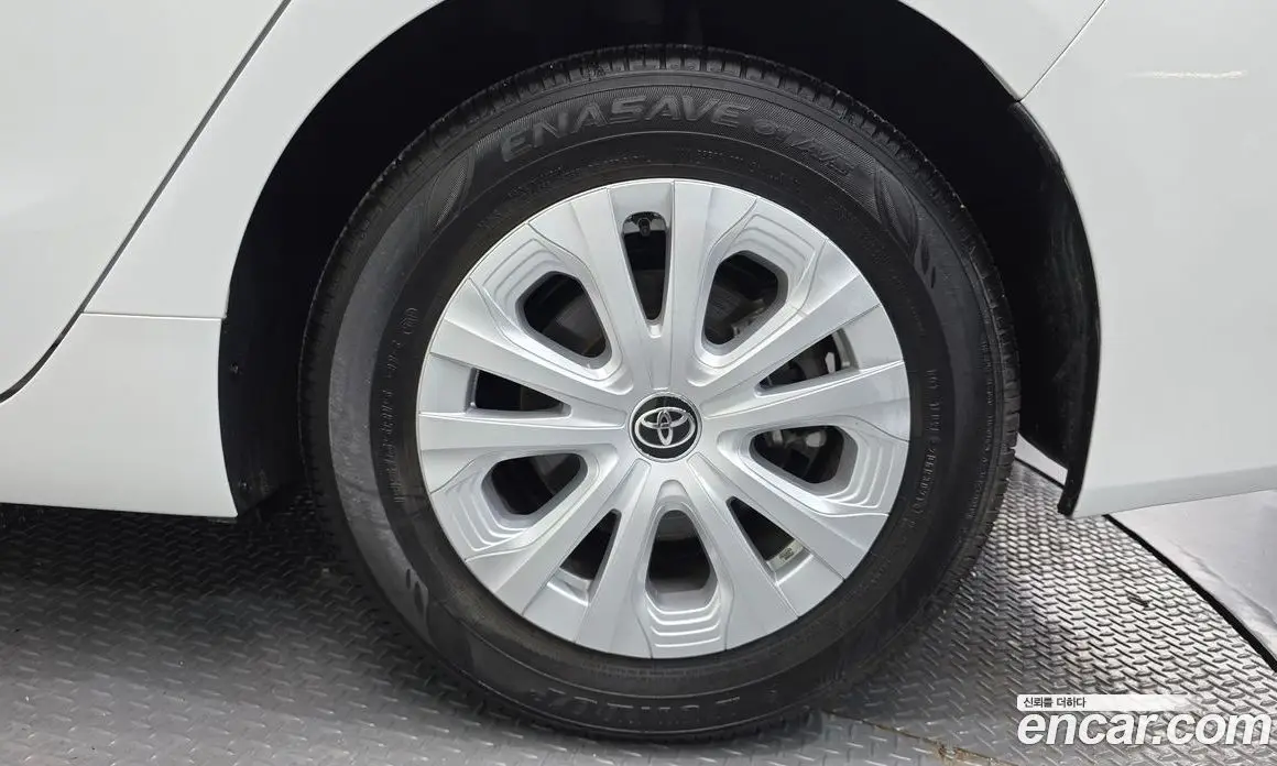 Toyota Prius 2021 1.8 автомат (гидро), фото 7