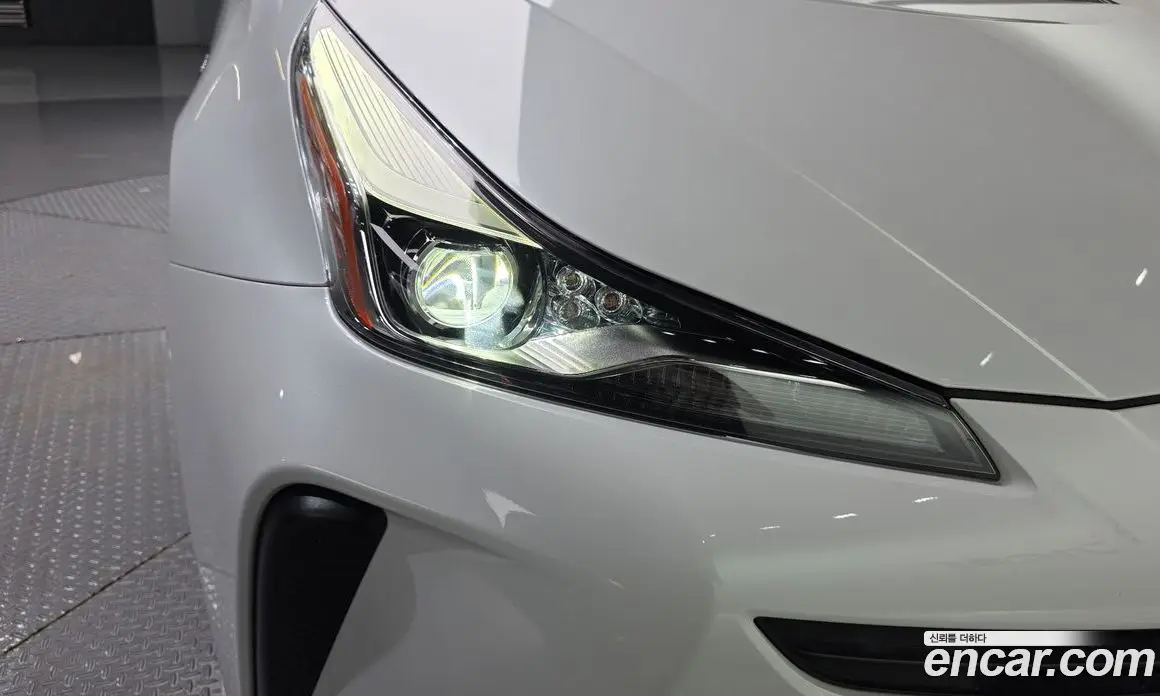 Toyota Prius 2021 1.8 автомат (гидро), фото 8