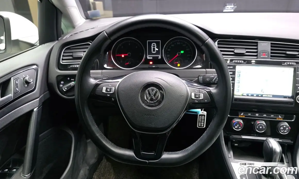Volkswagen Golf 2015 1.6 автомат (гидро), фото 13