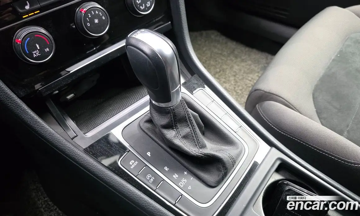 Volkswagen Golf 2015 1.6 автомат (гидро), фото 9