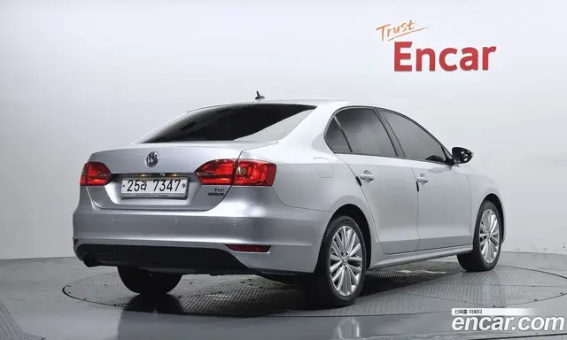 Volkswagen Jetta 2011 1.6 автомат (гидро), миниатюра 2