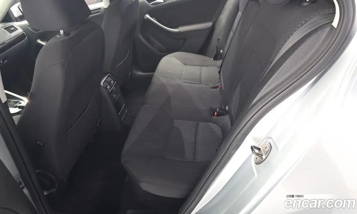 Volkswagen Jetta 2011 1.6 автомат (гидро), фото 11