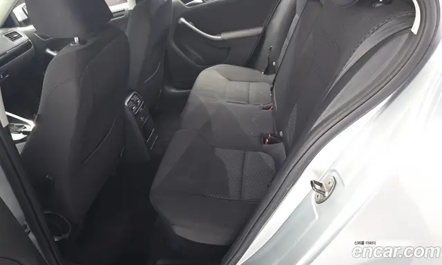 Volkswagen Jetta 2011 1.6 автомат (гидро), миниатюра 11
