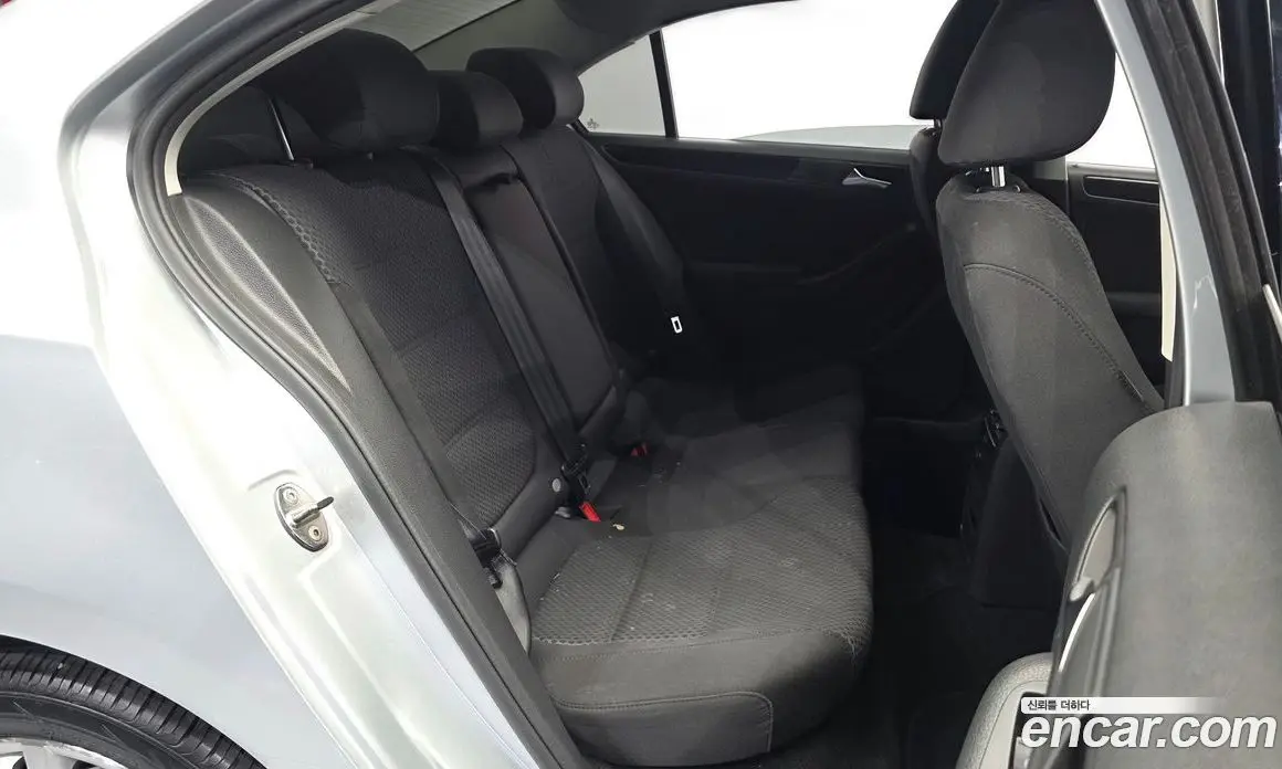 Volkswagen Jetta 2011 1.6 автомат (гидро), фото 12