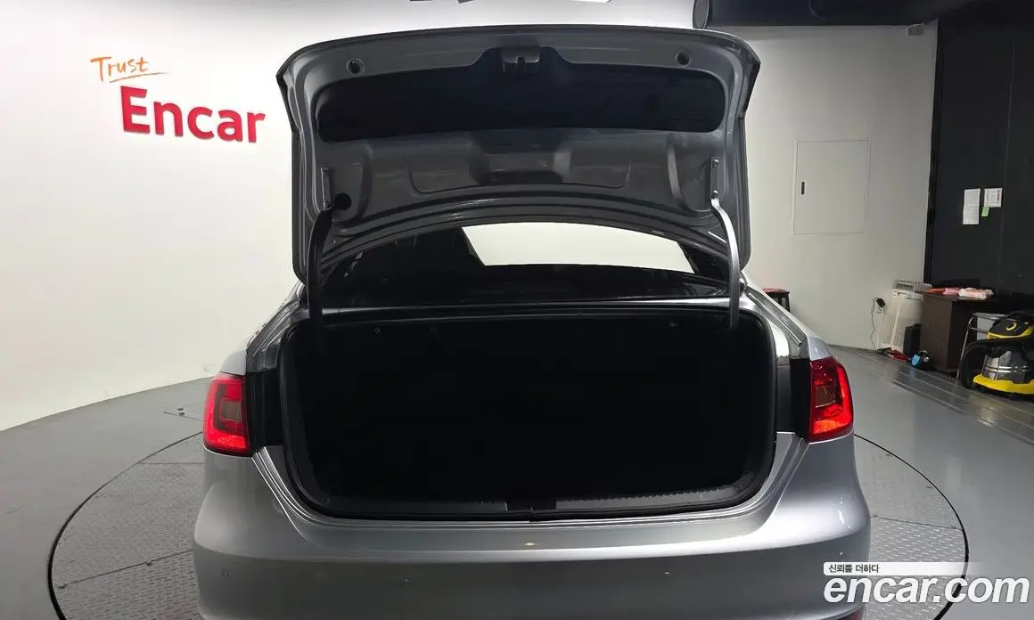 Volkswagen Jetta 2011 1.6 автомат (гидро), фото 20