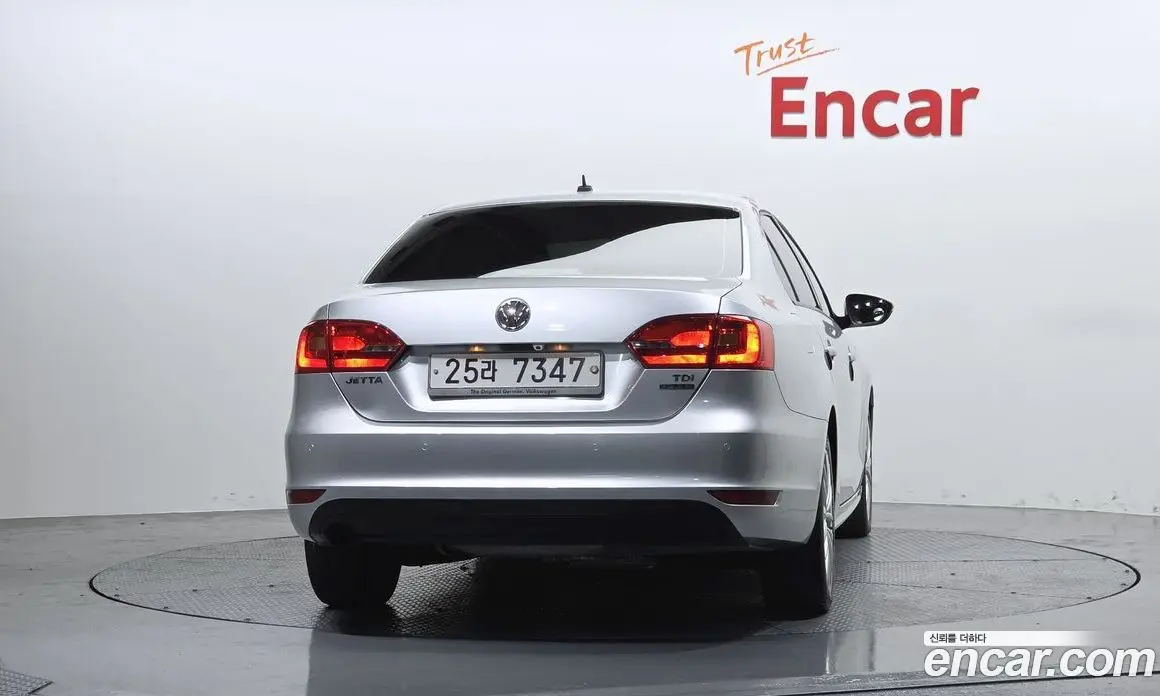 Volkswagen Jetta 2011 1.6 автомат (гидро), фото 4