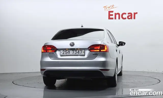 Volkswagen Jetta 2011 1.6 автомат (гидро), миниатюра 4