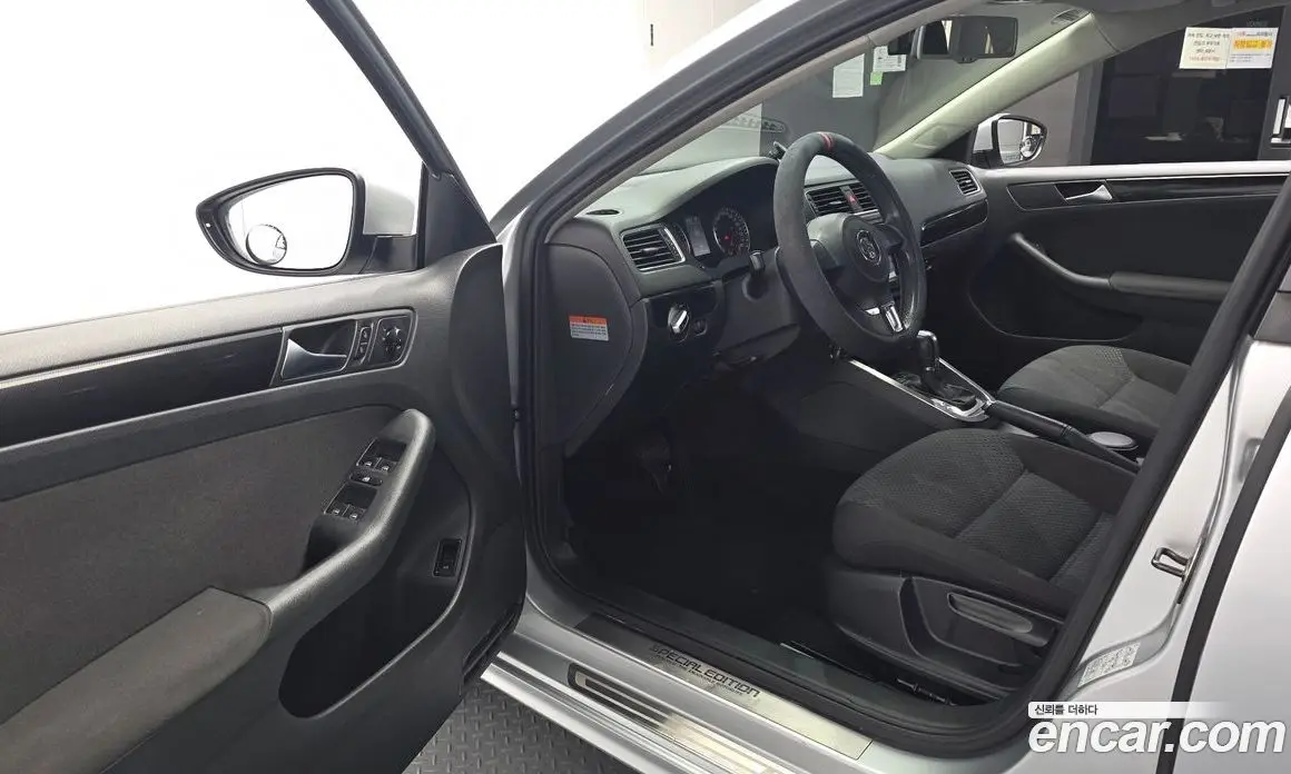 Volkswagen Jetta 2011 1.6 автомат (гидро), фото 10