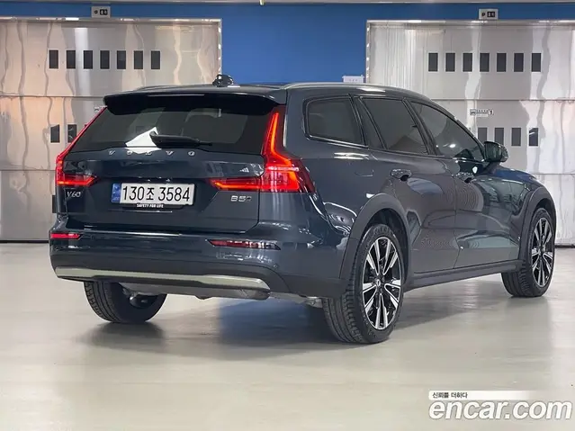 Volvo V60 2024 2.0 автомат (гидро), миниатюра 2
