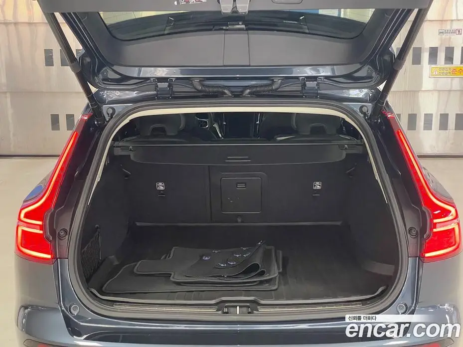 Volvo V60 2024 2.0 автомат (гидро), фото 13