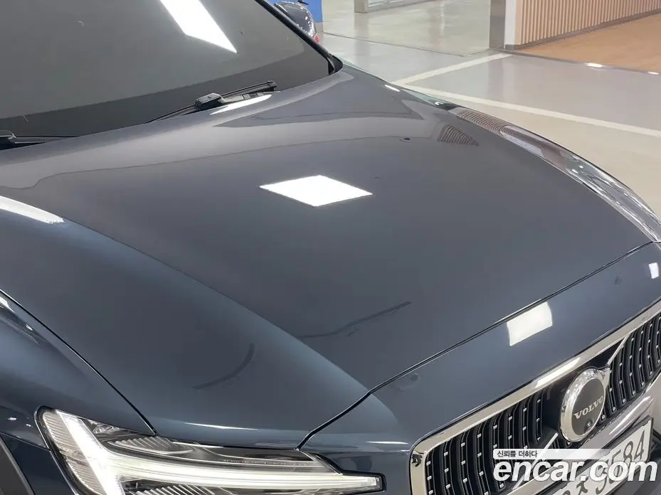 Volvo V60 2024 2.0 автомат (гидро), фото 19