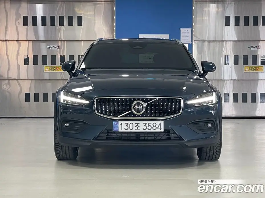 Volvo V60 2024 2.0 автомат (гидро), фото 3