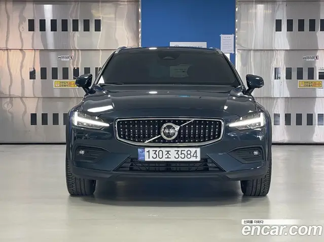 Volvo V60 2024 2.0 автомат (гидро), миниатюра 3