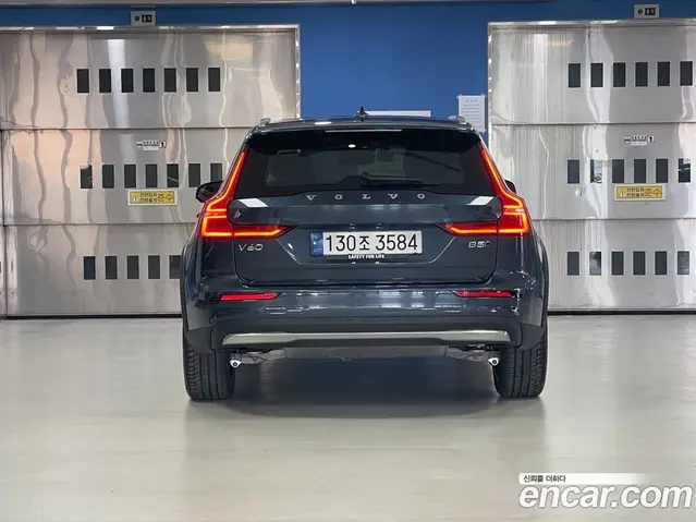 Volvo V60 2024 2.0 автомат (гидро), миниатюра 4