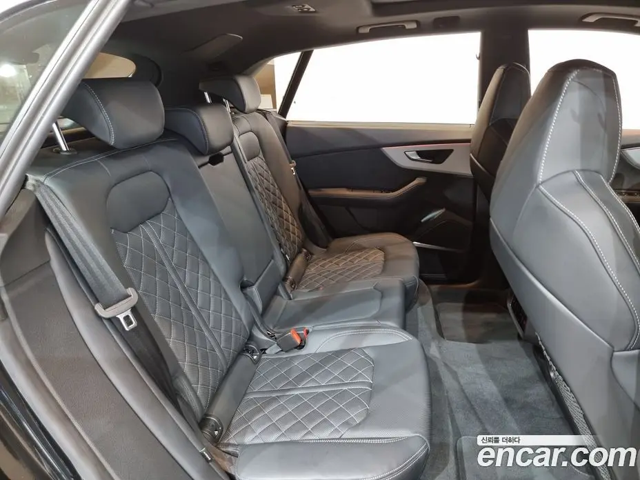 Audi Q8 2024 3.0 автомат (гидро), фото 12