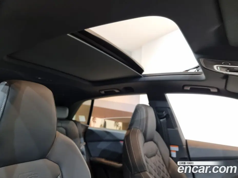 Audi Q8 2024 3.0 автомат (гидро), фото 16