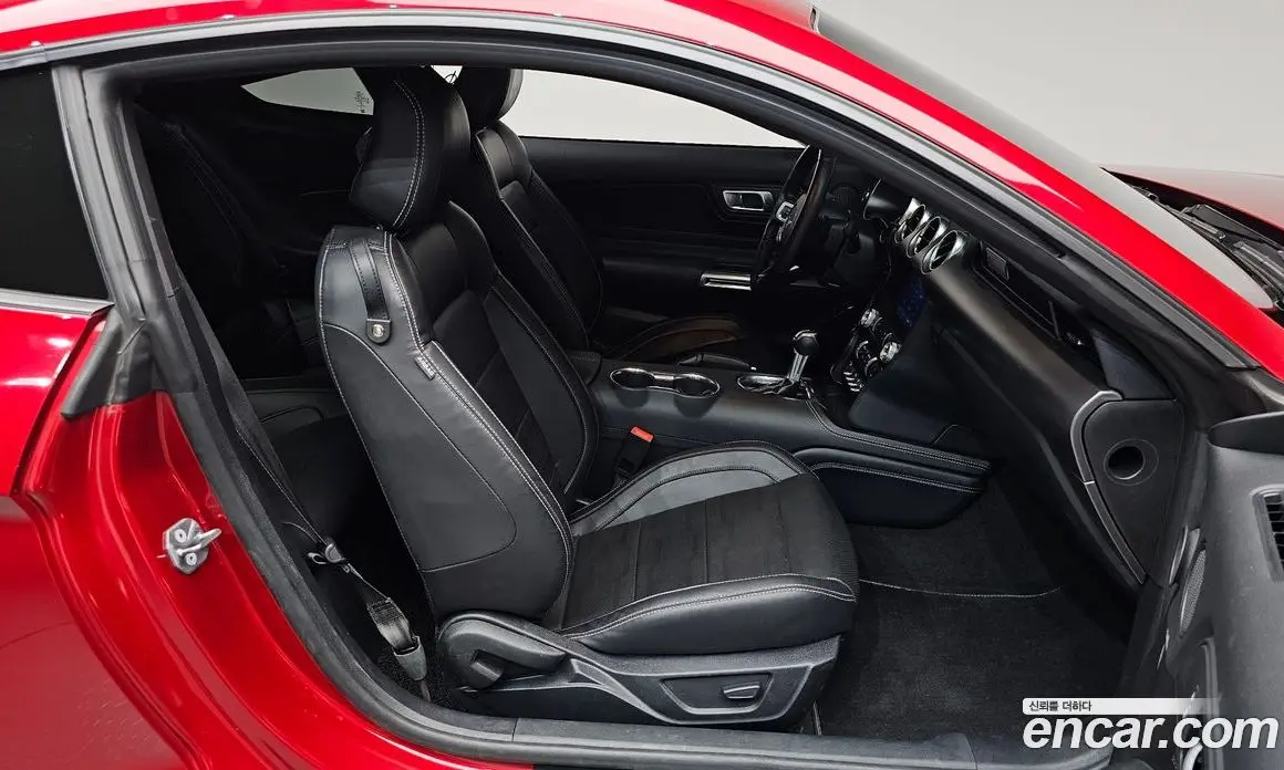 Ford Mustang 2022 2.3 автомат (гидро), фото 15