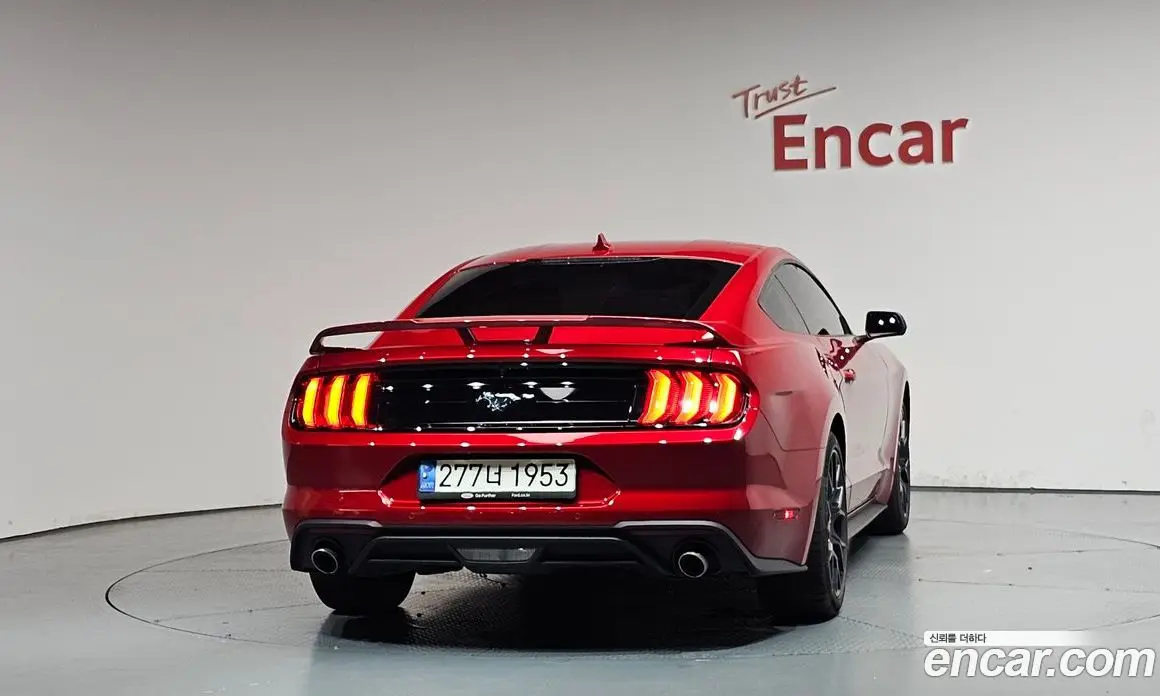 Ford Mustang 2022 2.3 автомат (гидро), фото 3