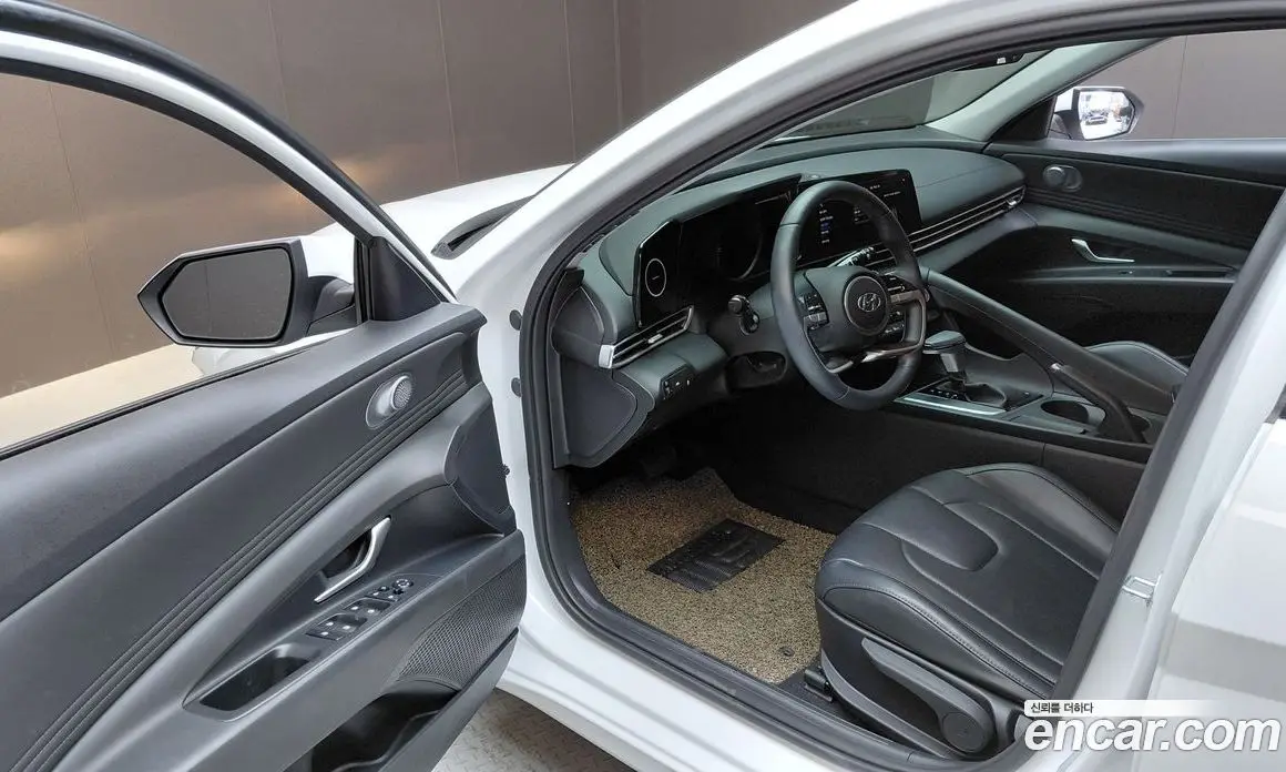 Hyundai Avante 2022 1.6 автомат (гидро), фото 13