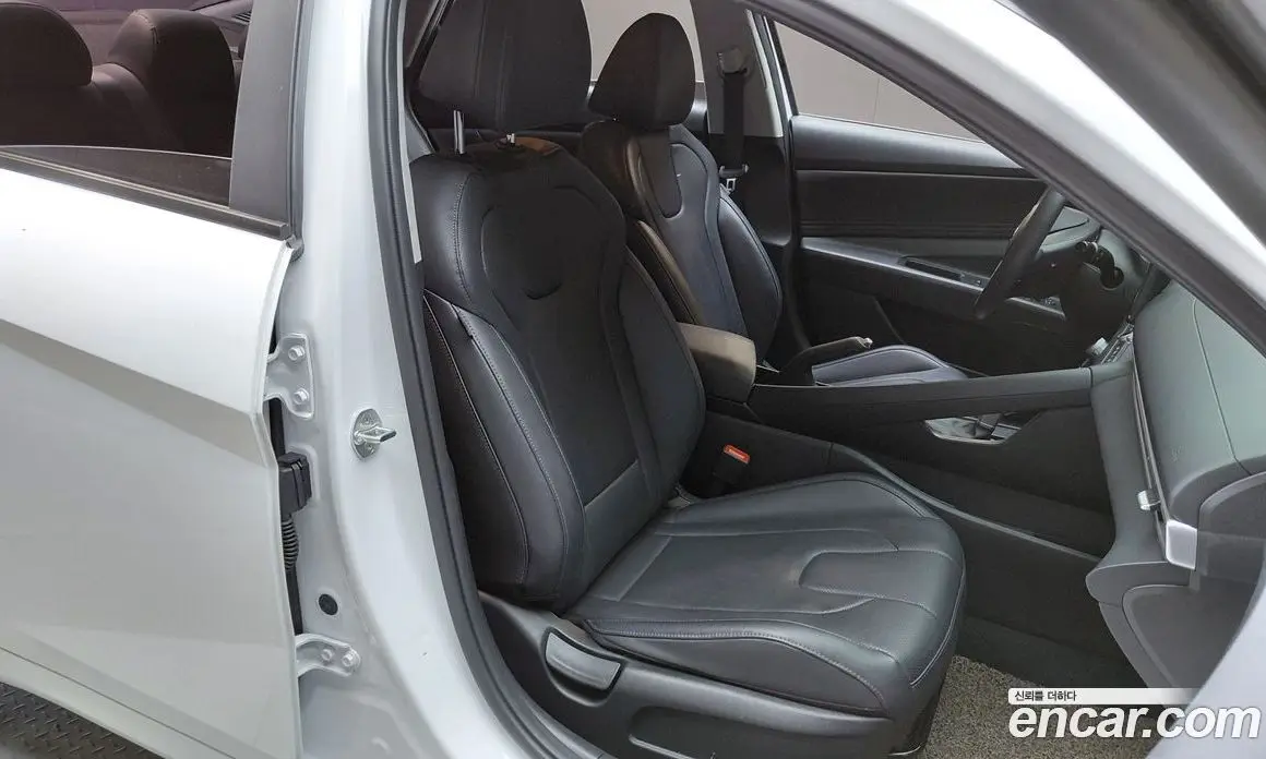 Hyundai Avante 2022 1.6 автомат (гидро), фото 16