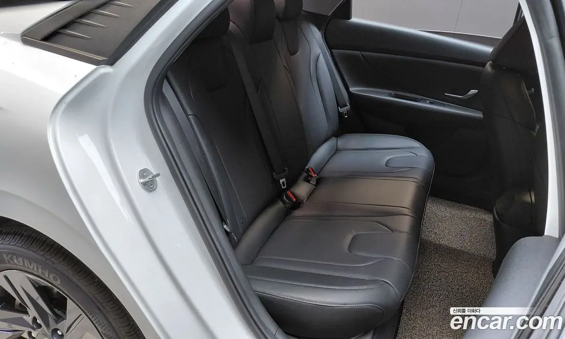 Hyundai Avante 2022 1.6 автомат (гидро), фото 17