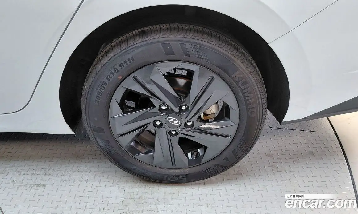 Hyundai Avante 2022 1.6 автомат (гидро), фото 7