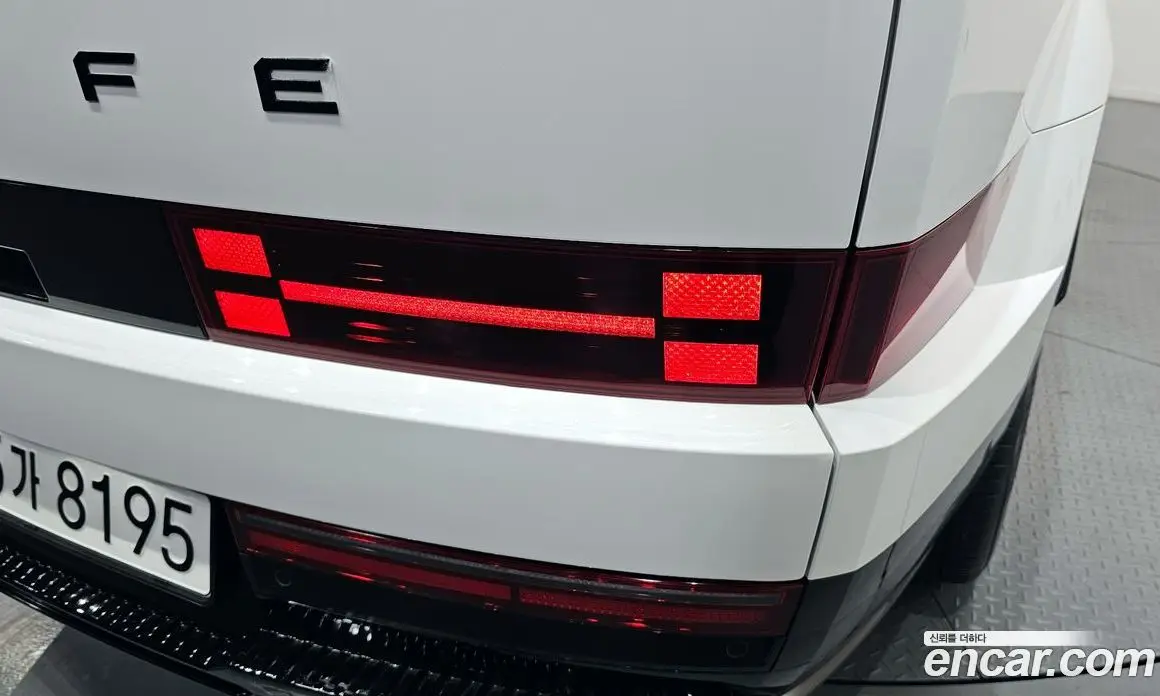 Hyundai Santa Fe 2023 1.6 автомат (гидро), фото 9