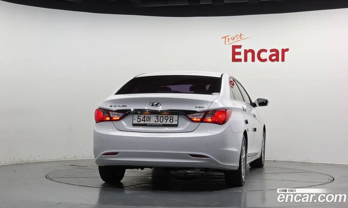 Hyundai Sonata 2010 2.0 автомат (гидро), фото 4